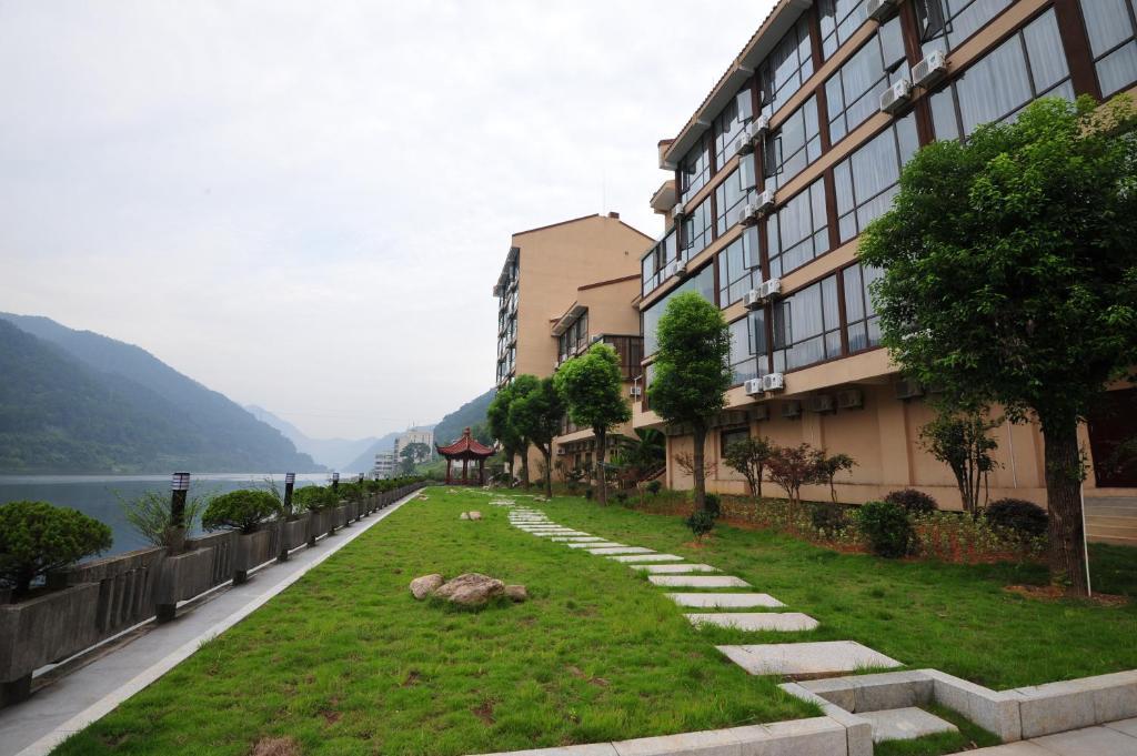 Jiande Yinyuan Hotel Tangcun Екстериор снимка